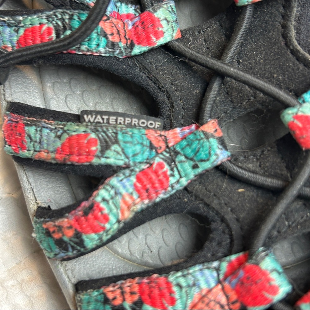 Keen Black red and teal Whisper Sandals Size 10 - Picture 5 of 6